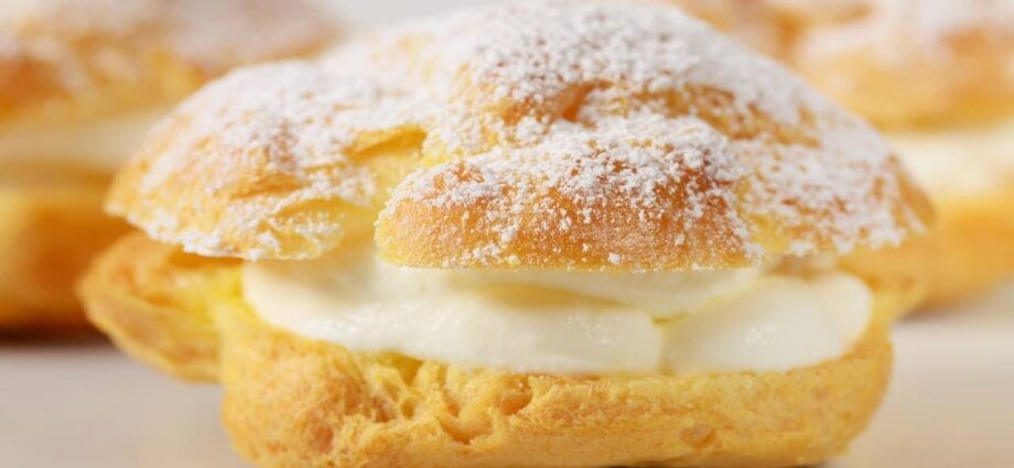 Choux pastry with cream. Video recipe