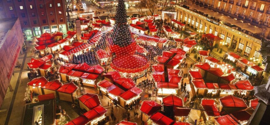 Christmas market in the shopping center Dream House