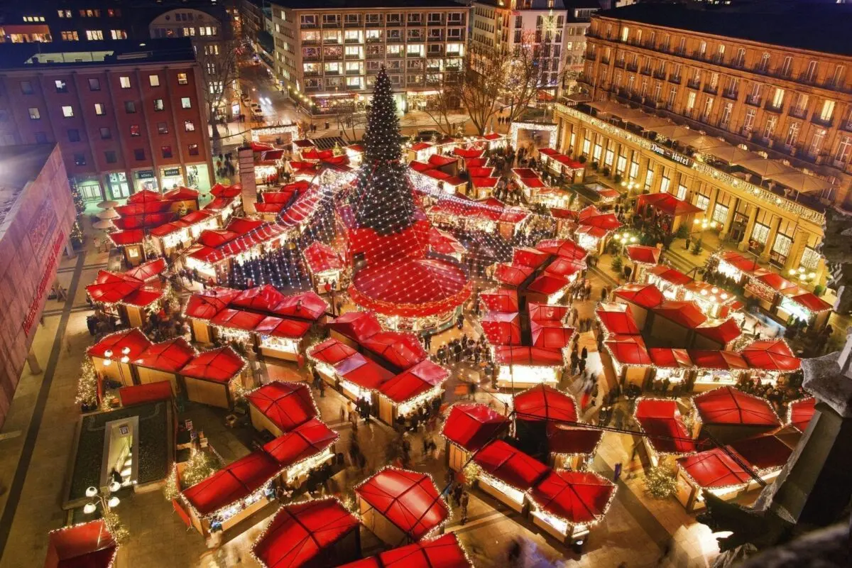 Christmas market in the shopping center Dream House