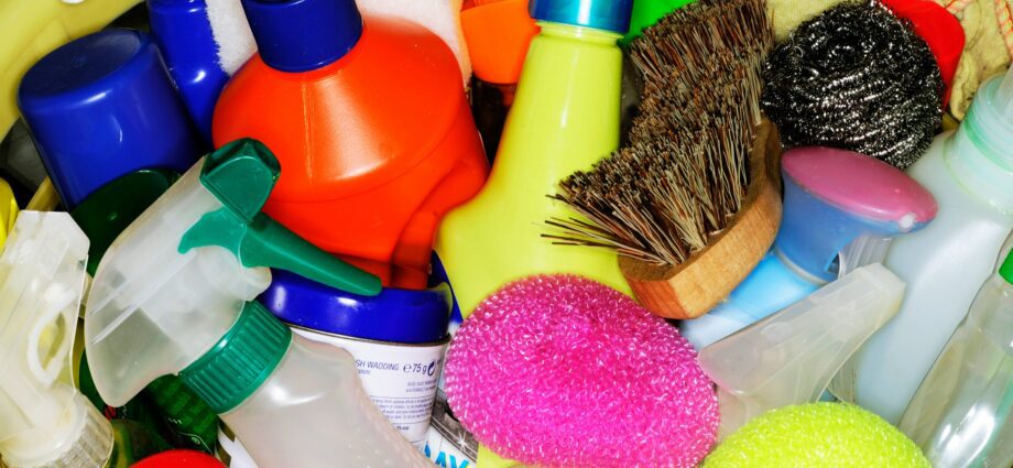 Cleaning products that destroy your home and your health