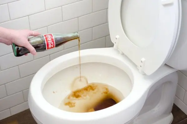 Coca-Cola clean toilets, wash hair &#8211; list of life hacks