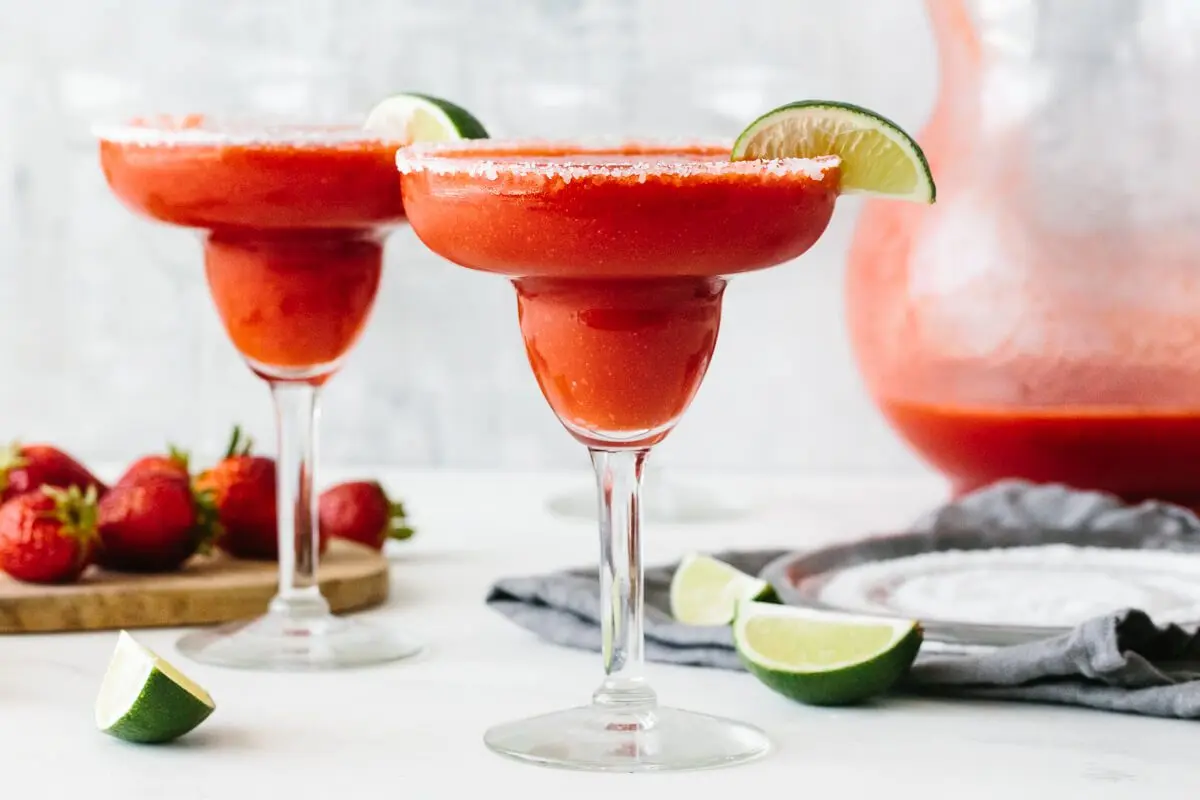 Cocktail &#8220;Strawberry Margarita&#8221;. Video recipe