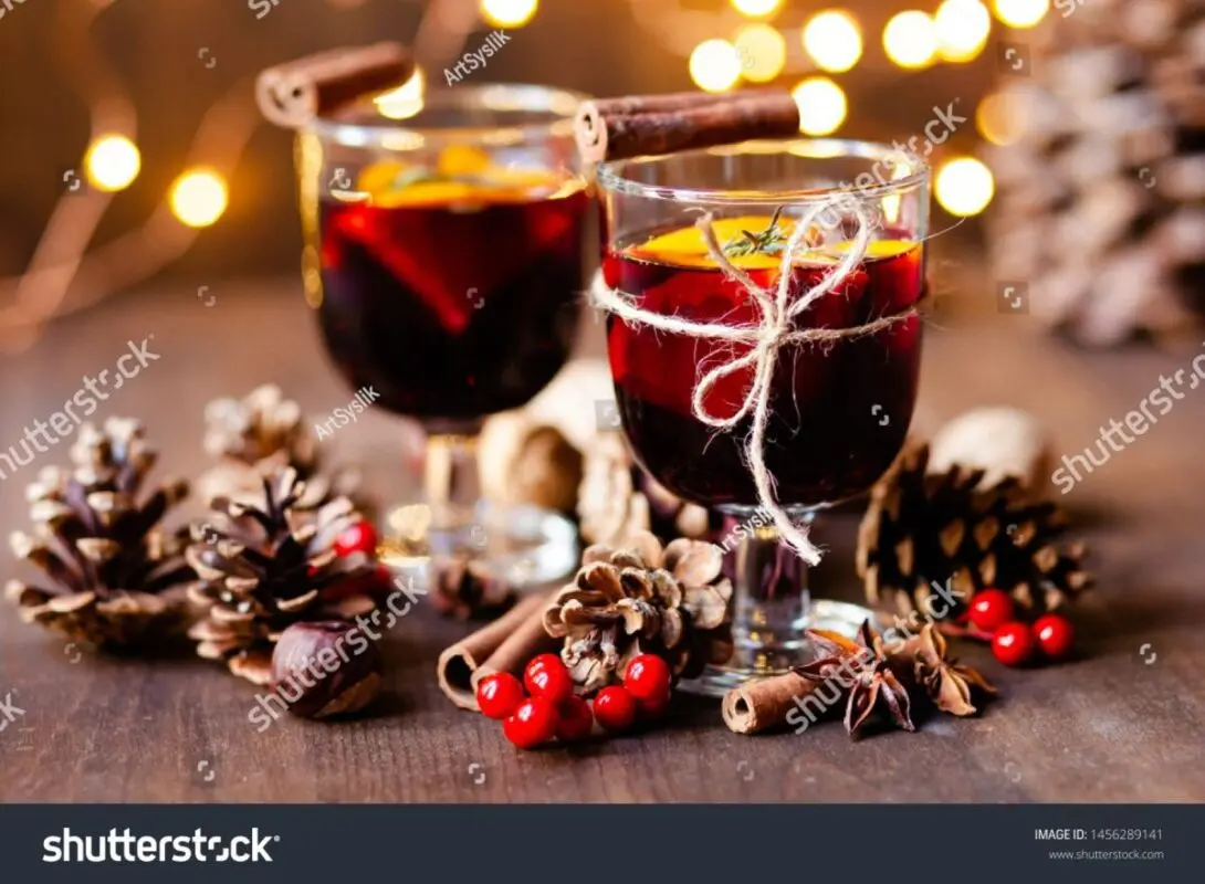 Coffee table decor with &#8220;mulled wine&#8221; style
