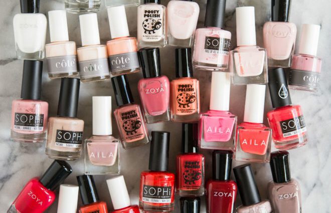 Colorations, nail polish, cosmetics: are they harmful to health?