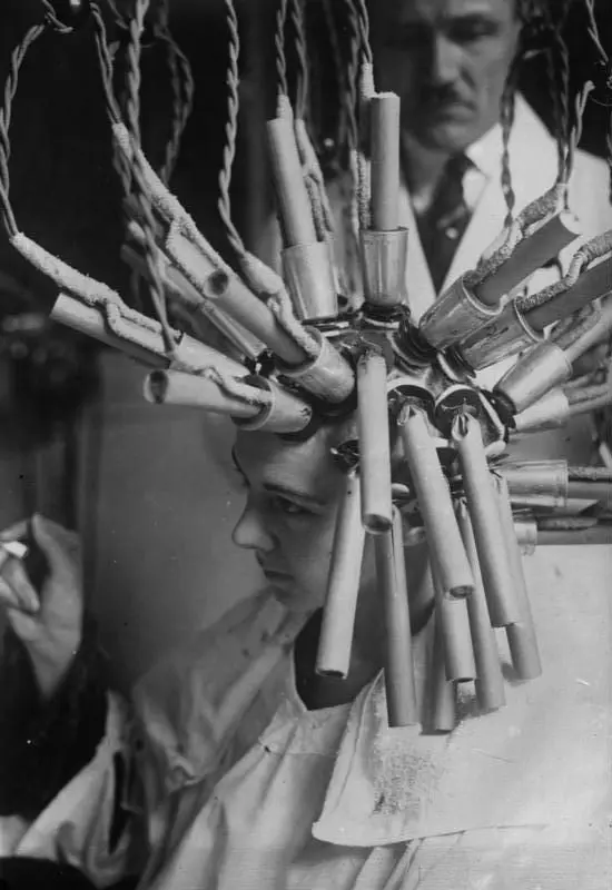 Cosmetology 100 years ago: the procedures that your ancestors did