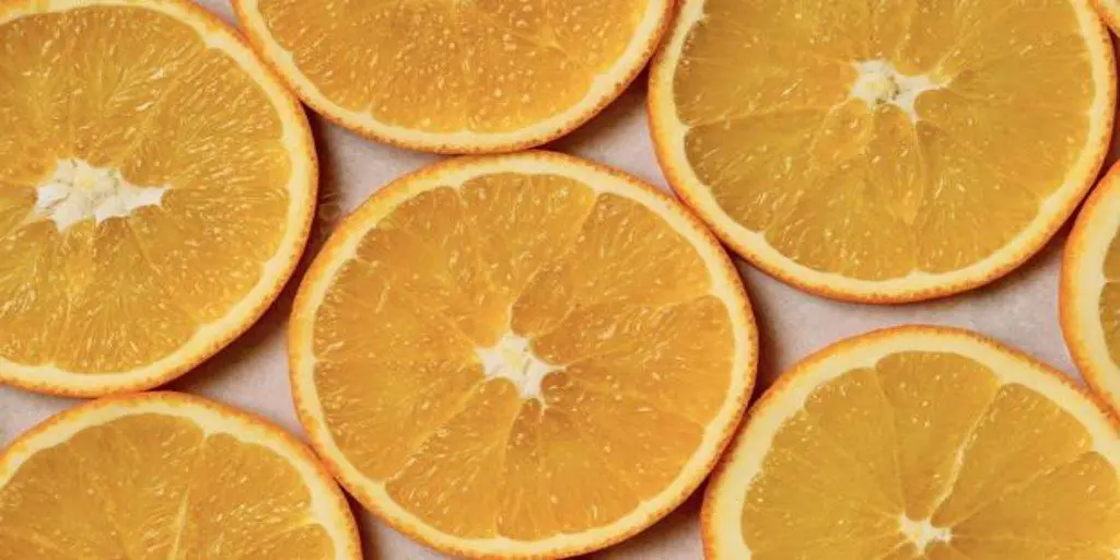 Couple Dismantling romantic myths: we are not half oranges, but whole oranges