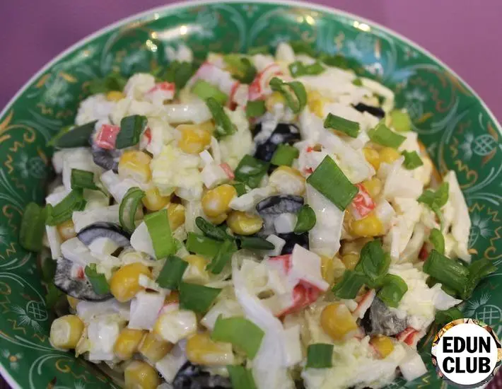 Crab sticks and Chinese cabbage salad. Video recipe