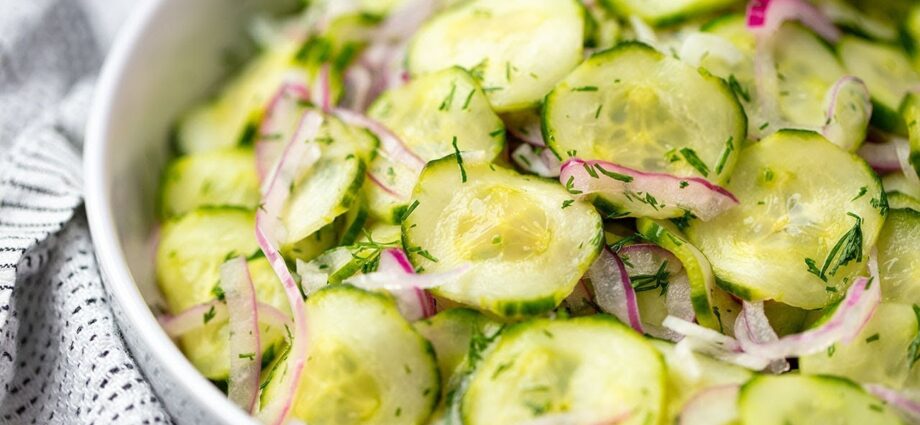 Salad timun: kesegaran dan faedah. Video memasak