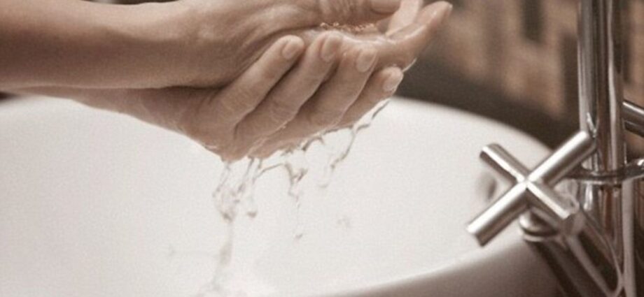 Dangerous bacteria: wash your hands before eating