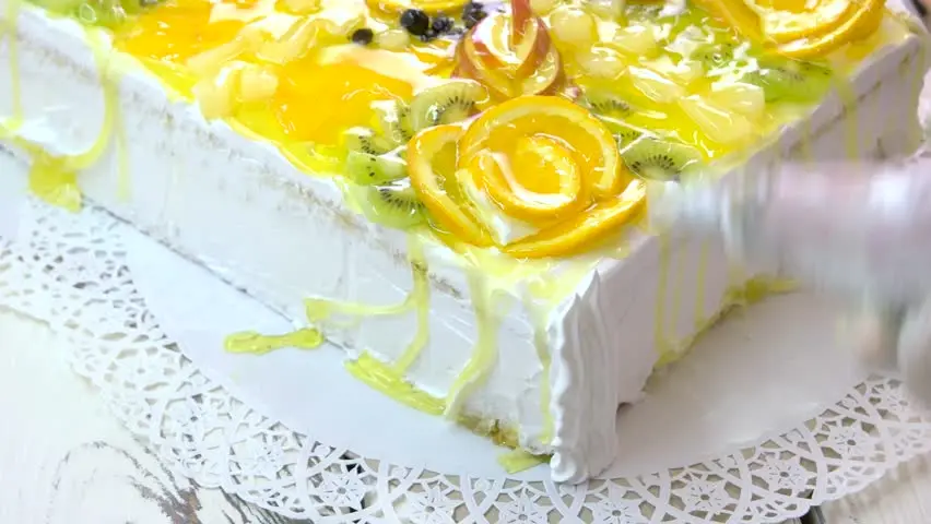 Decorating the cake with a pastry syringe. Video