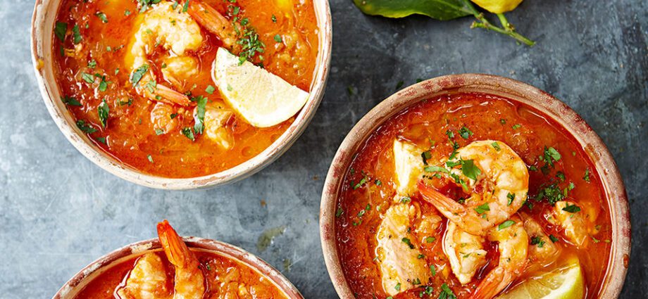 Delicious fish soup: cook right. Video