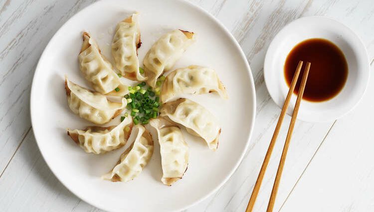 Discover Japanese dumplings: gyozas and nikuman