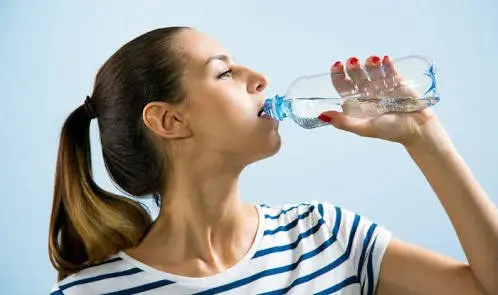 Drinking 1,5 liters of water a day, a myth?