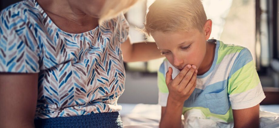 Dry cough in a child: causes and treatment. Video