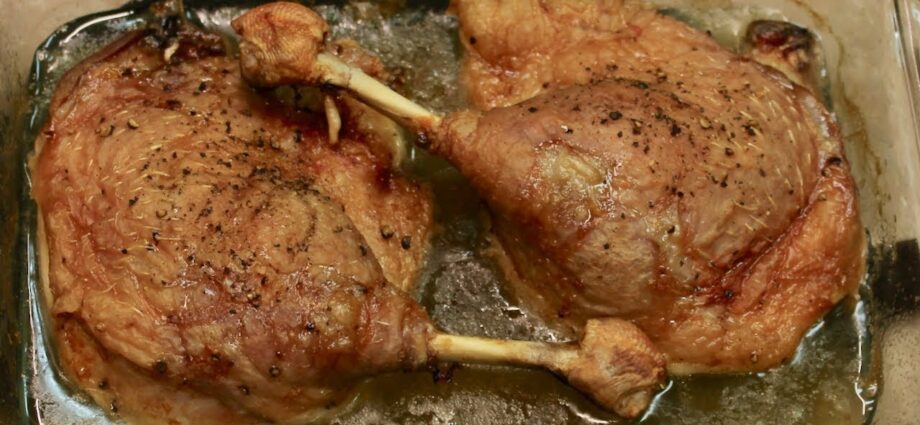 Duck legs: how to cook with a crispy crust? Video