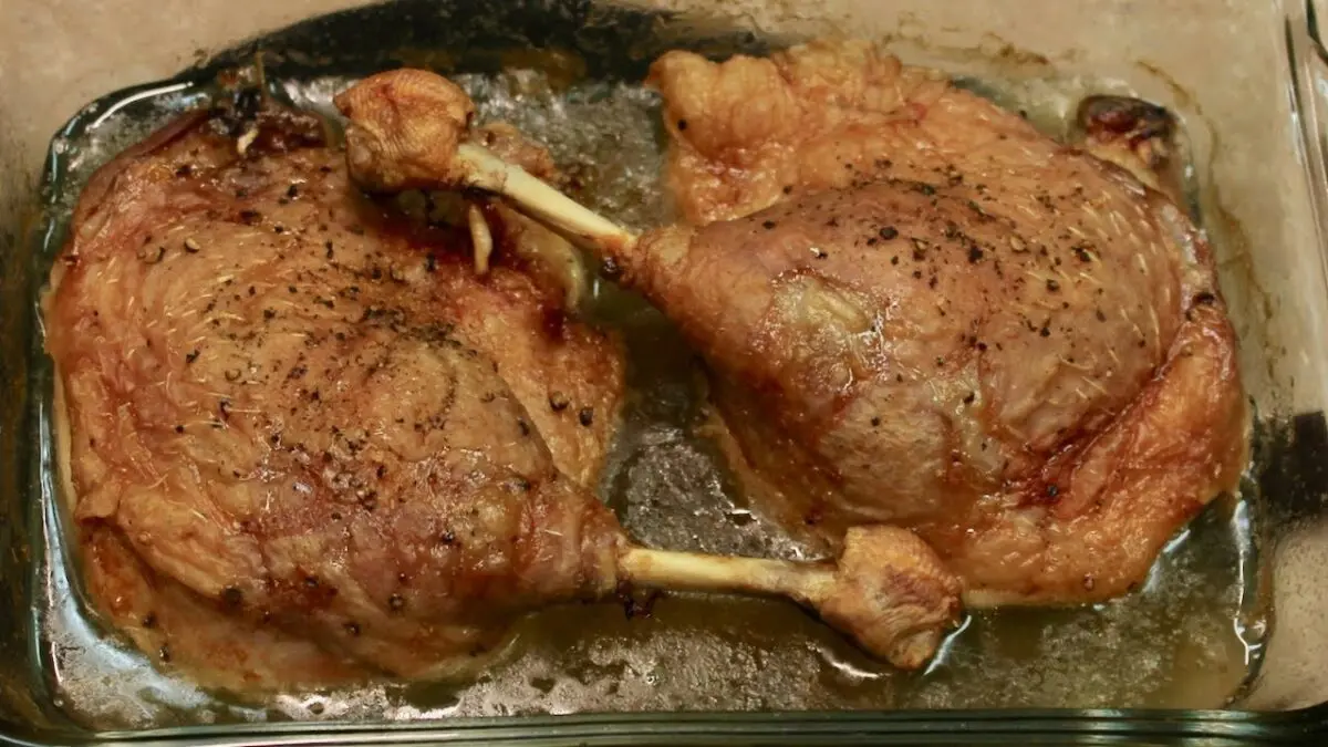 Duck legs: how to cook with a crispy crust? Video
