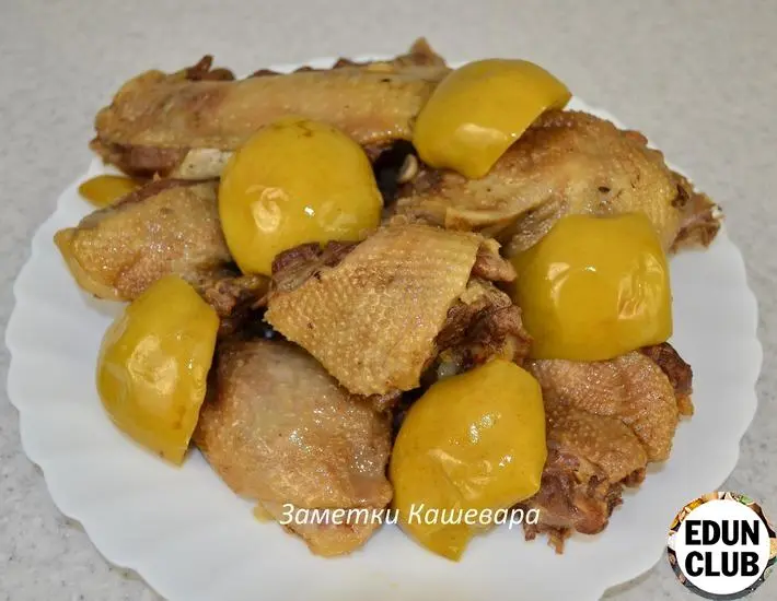 Duck with apples in a slow cooker. Cooking video