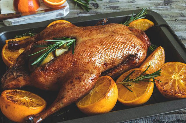 Duck with oranges and apples: video recipe