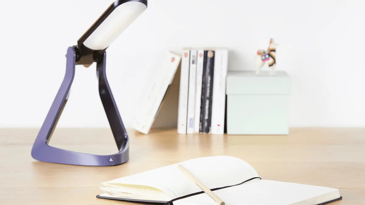 Dyslexia lamp: a solution to facilitate reading