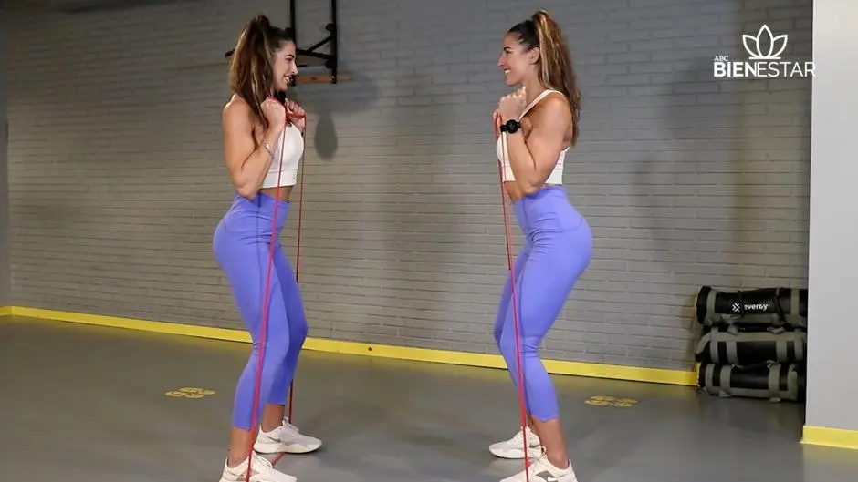 Easy exercises with elastic bands to work the whole body with the Pin Twins