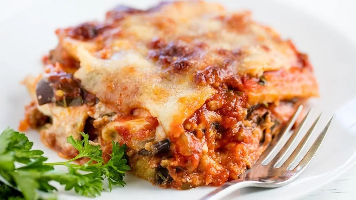 Eggplant lasagna: an Italian recipe. Video