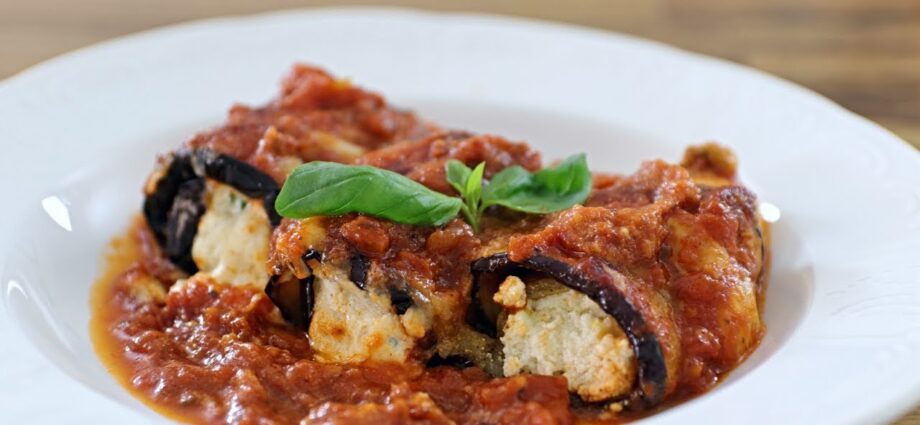 Eggplant rolls with tomatoes. Video recipe