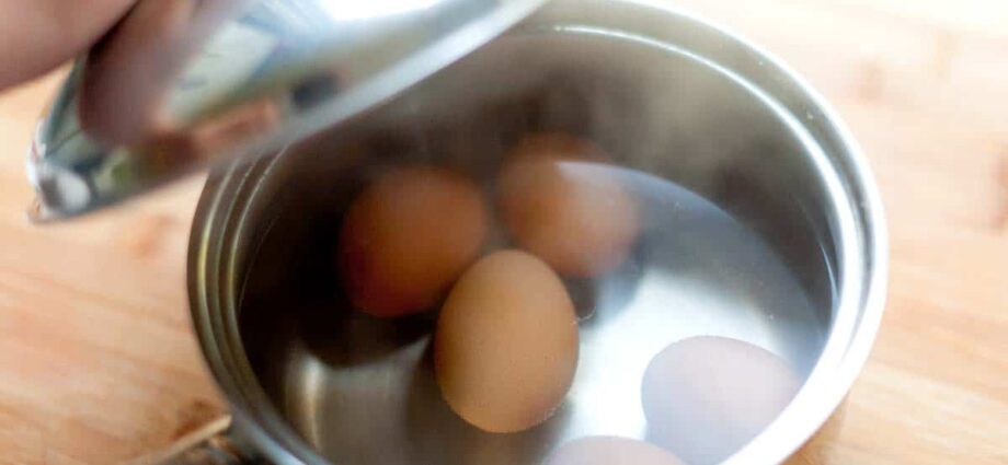 Eggs in a double boiler: how to cook in a matter of minutes? Video