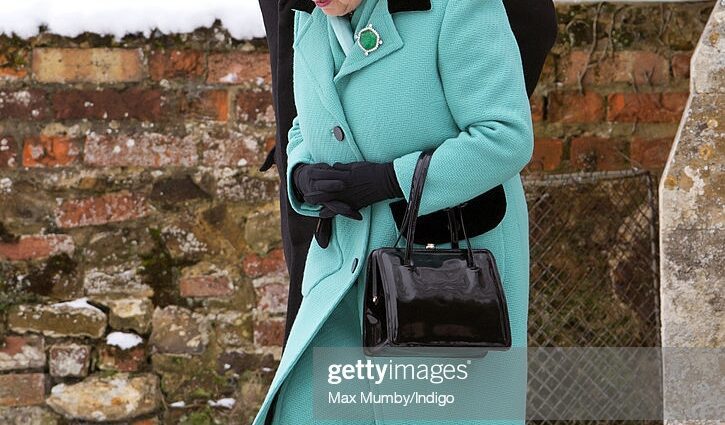 Elizabeth II came to church in winter without tights