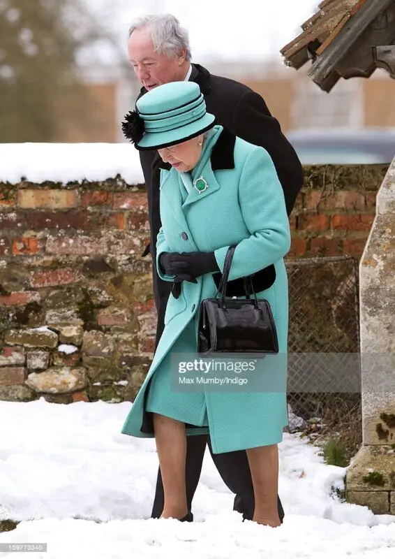 Elizabeth II came to church in winter without tights