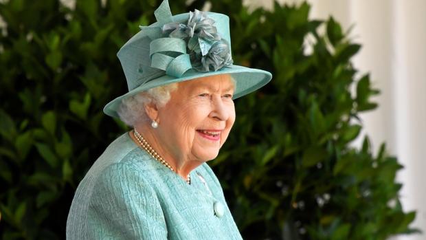 Elizabeth II launches a luxurious “royal” gin made at Buckingham Palace