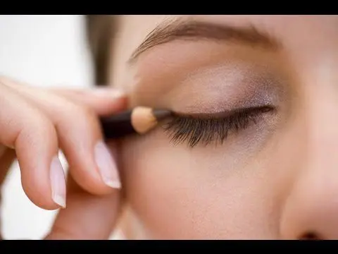 Eyeliner pencil. Instructional video