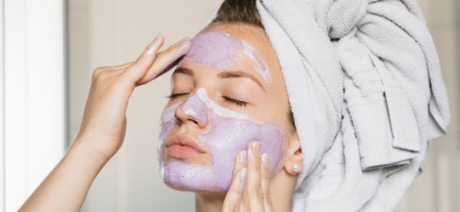 Peeling na tvár: prečo je lepší u dermatológa?