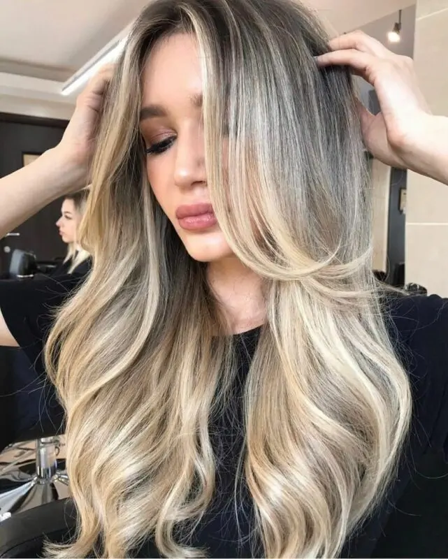 Fashionable haircuts: bronzing hair. Video