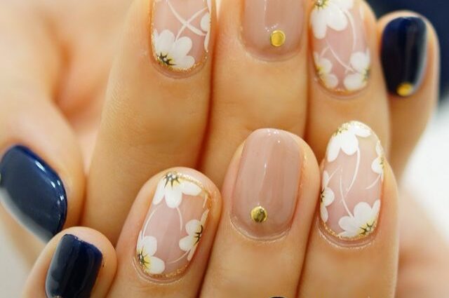 Fashionable manicure and pedicure in spring 2015