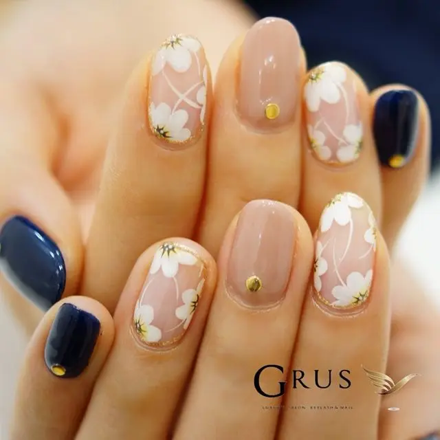 Fashionable manicure and pedicure in spring 2015