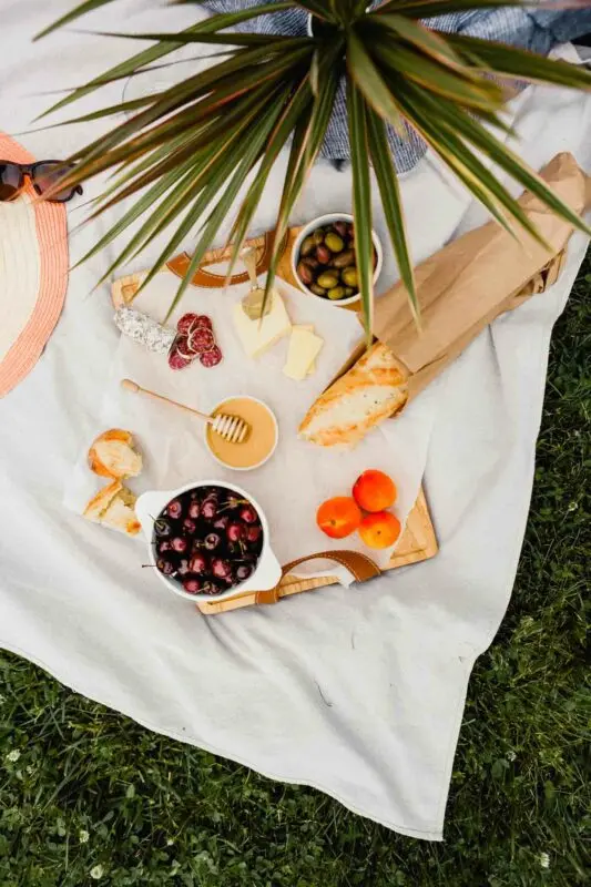 Five ideas to prepare a romantic picnic