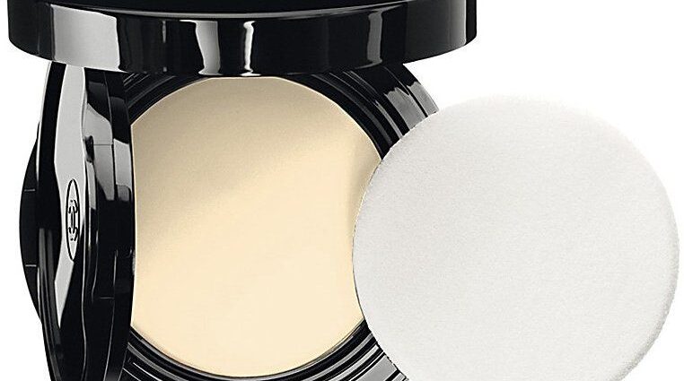 Flawless tone with Chanel Vitalumiere Aqua Compact