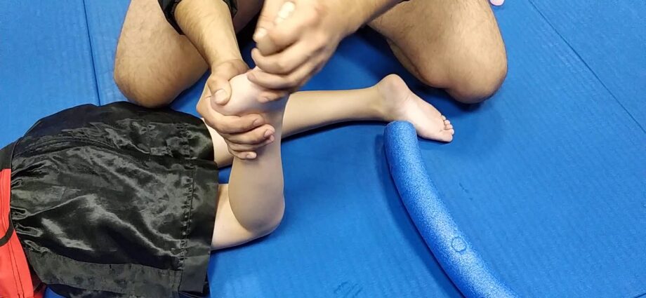 Хүүхдэд зориулсан хөл массаж: үүнийг гэртээ хэрхэн яаж хийх вэ