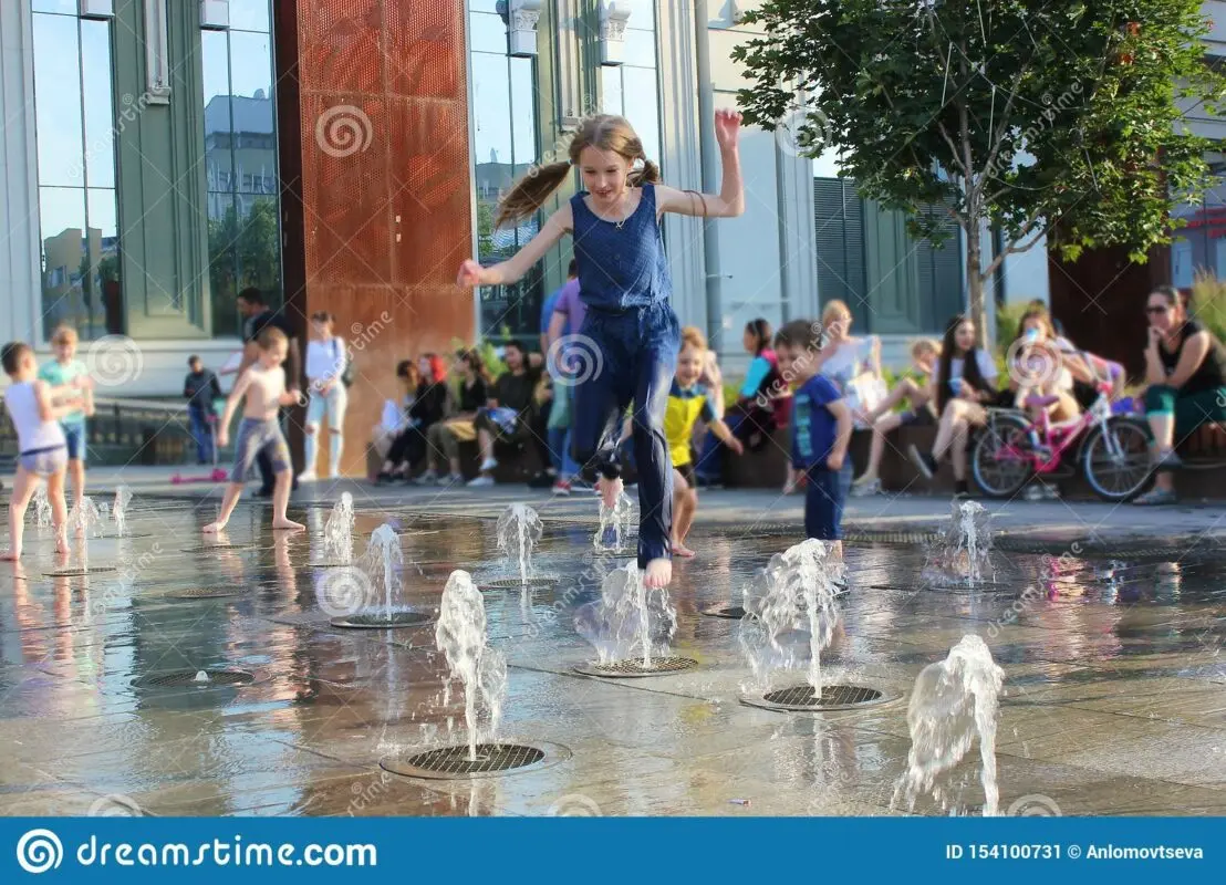Fountains of Yekaterinburg: photos with beautiful girls
