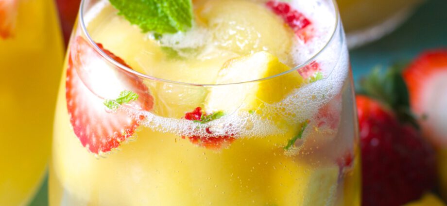 Fruit cocktails: alcoholic or non-alcoholic fruit recipes? Video