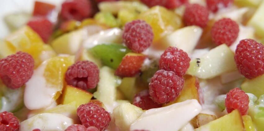 Fruit salad with yogurt. Video