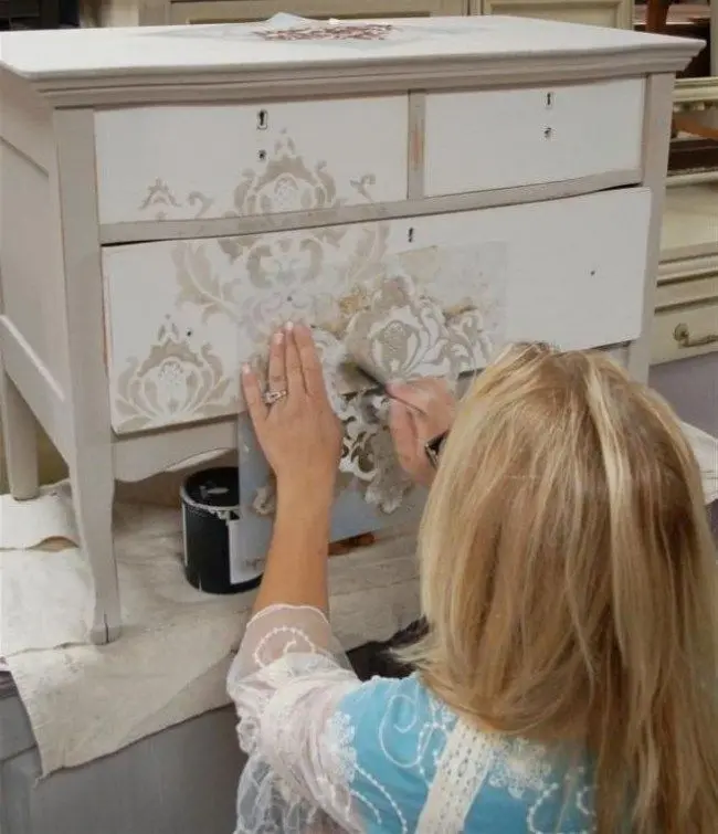 Furniture decoupage: master class