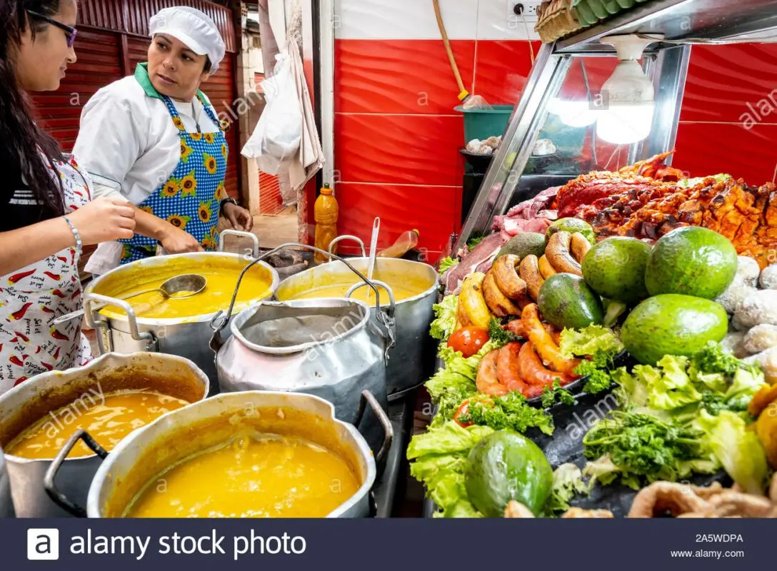 Gastronomy and street food next to the Skyline