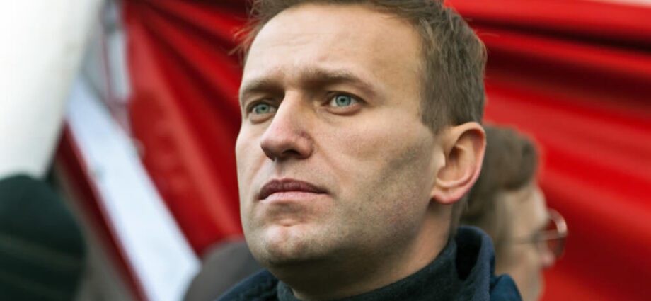 Iniulat ng German media ang mga bakas ng isang nakakalason na sangkap sa dugo at balat ni Navalny