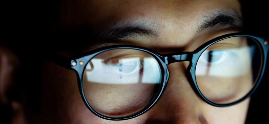 Okulary na Twoją korzyść: jakie szkody może wyrządzić Twojemu wzrokowi słońce?