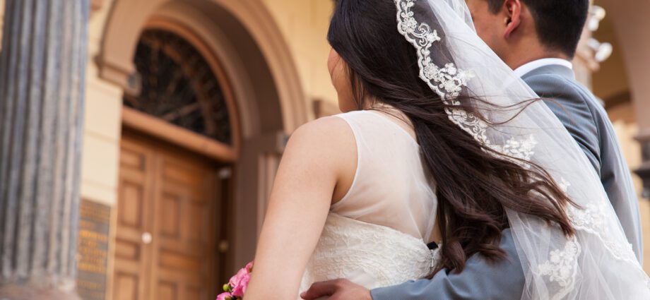 Remise des diplômes : pourquoi faire un mariage champêtre en dehors des vacances scolaires