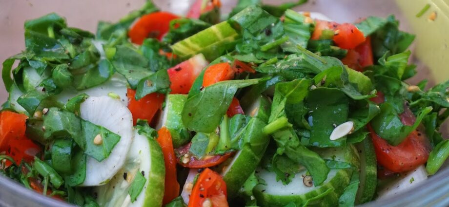 Green salad recipe: cooking video