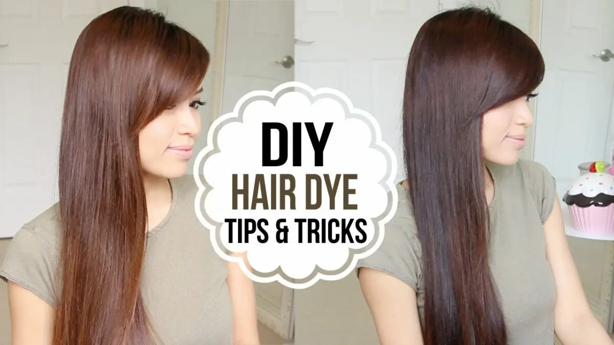 Hair dyeing in a dark color. Video