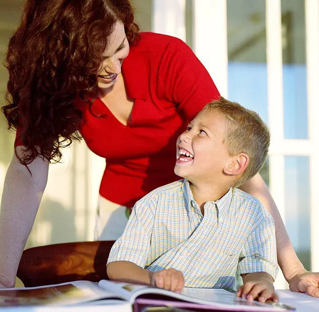 Half an hour a day next to mom makes the child smarter