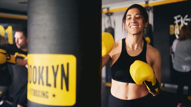 Hitting a bag to the rhythm of the music: this is how fitboxing changes your body and mind